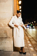 Klassisk, dobbeltspent ullkåpe i krem - fin til høst og vinter