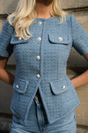 Blå tweedtopp me perleknapper og lommer - perfekt til jobb og fest