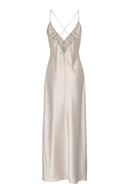 Kremfarget satengkjole med spaghettistropper og åpen rygg - perfekt til fest