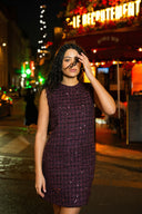 Minikjole i burgunder tweed med paljetter - perfekt til fest