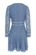 Blå blondekjole med V-hals - elegant minikjole som er perfekt til fest