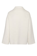 Elegant, kremfarget ullkåpe med belte i midjen, perfekt til høst og vinter