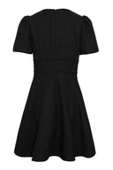 Sort tweedkjole med korte ermer og A-formet skjørt - perfekt til jobb eller hverdag