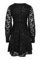 Elegant partykjole laget i sort lace med paljett.