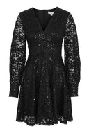 Elegant partykjole laget i sort lace med paljett.