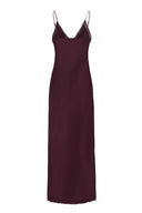 Burgunder slipkjole med blondekant og avslappet passform - perfekt til fest eller bryllupsgjesten