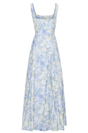 Floral, chic dress with fitted waist that is perfect for different events.