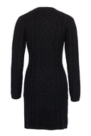Sort strikkekjole med tettsittende passform - elegant, knelang modell