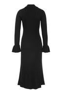 Sort strikkekjole med gullknapper, fin til jobb og fest - elegant og tidløs midikjole