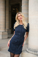 Tweedkjole med gullpaljetter og korte ermer, passer til fest og begivenheter